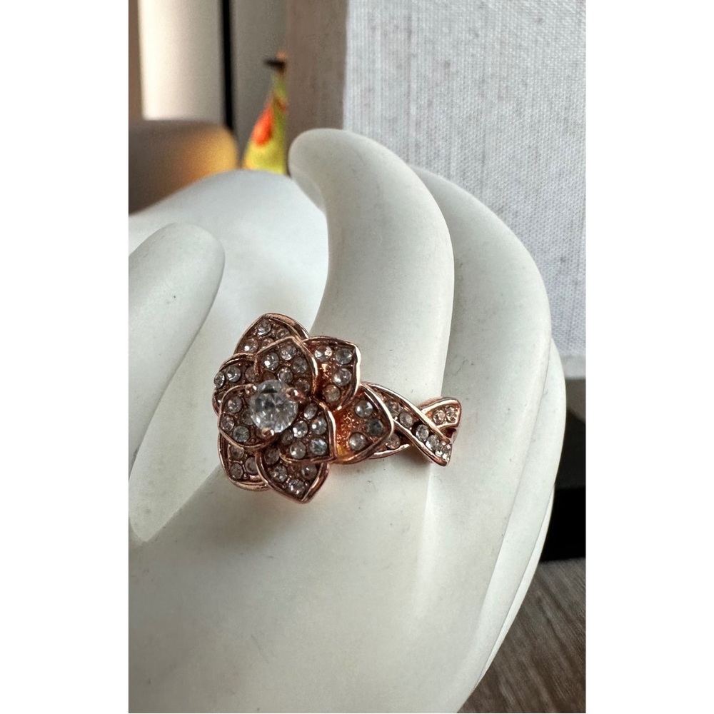 🆕 Rose Gold Rhinestone Ring - Picture 6 of 12